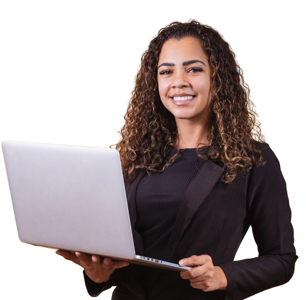 Aluna usando notebook em ambiente de estudo